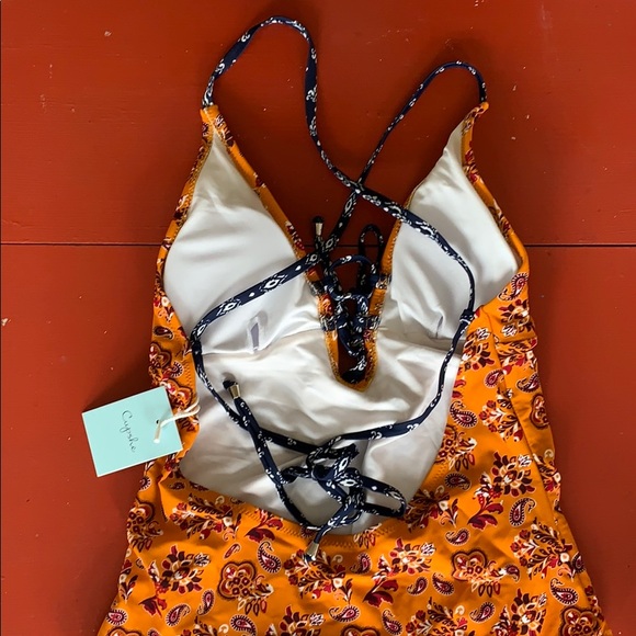 CUPSHE Cross-back Swimsuit - Picture 3 of 3